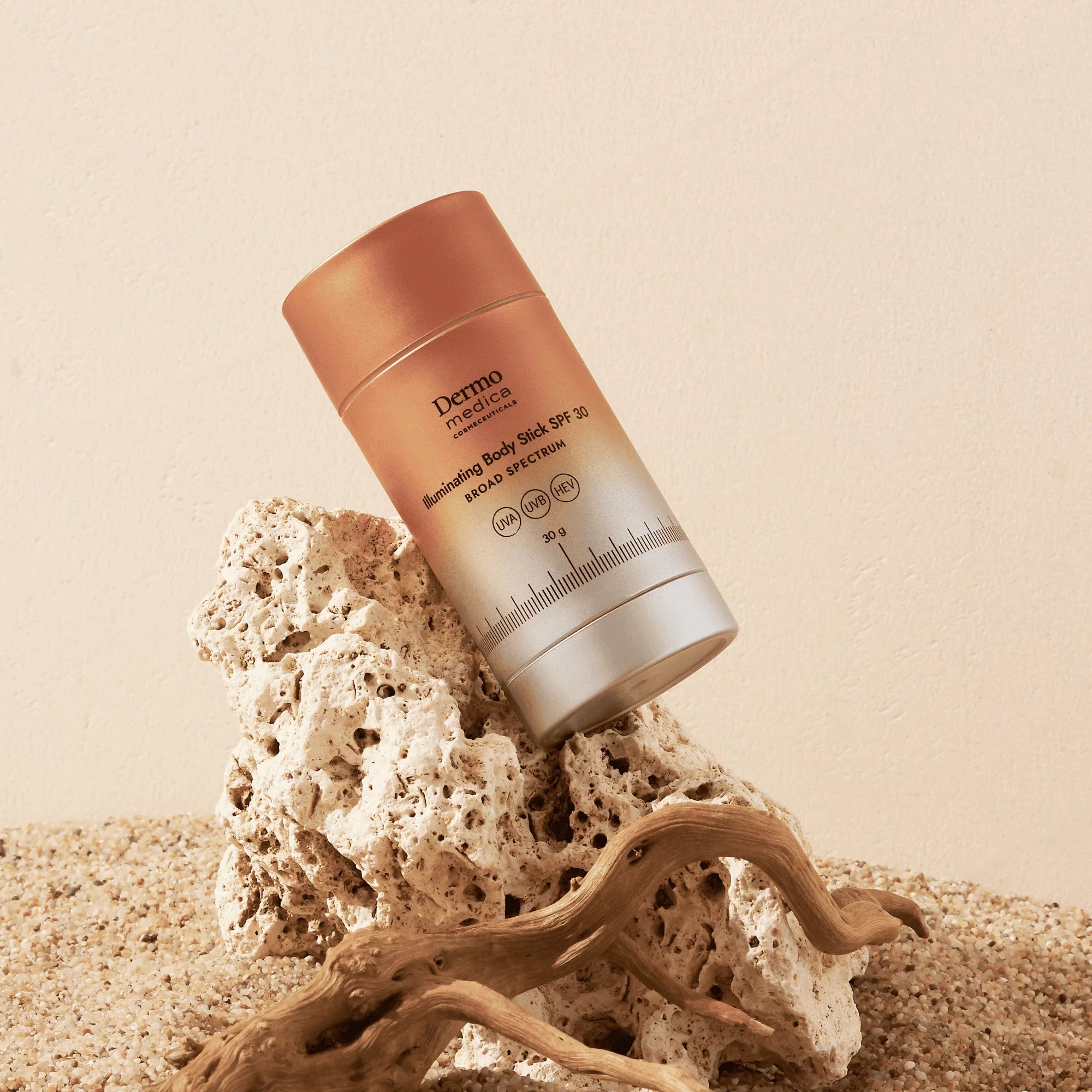 Zestaw: daszek fotoprotekcyjny UV Cap Brown + Illuminating Body Stick SPF 30